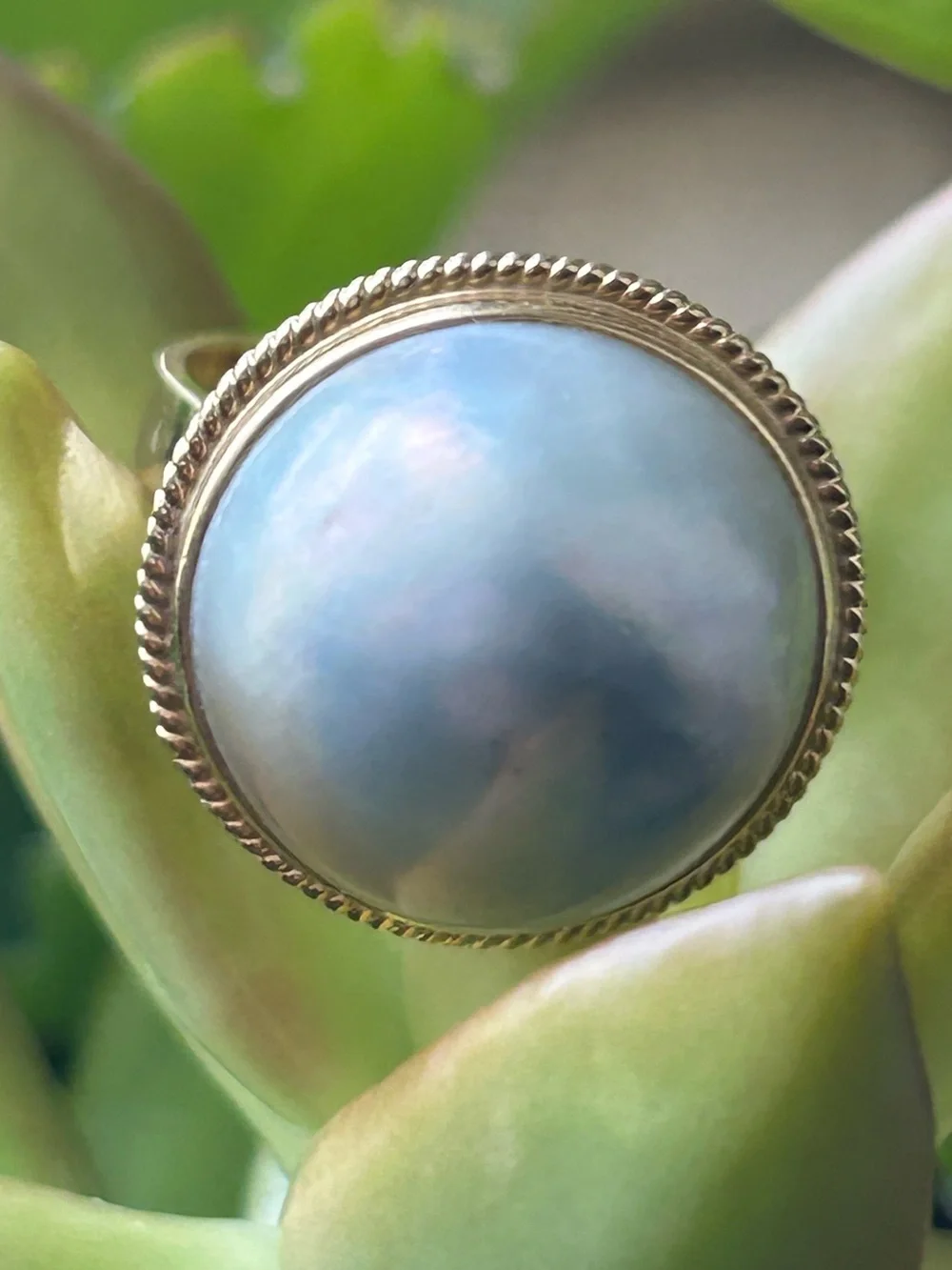 Vintage 14k yellow gold 15-16mm large blue mabe Pearl ring size 7 , 5.80grams